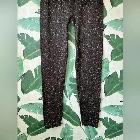 Spanx Look At Me Now Seamless Womens Leopard Olive Leggings Size Medium XL